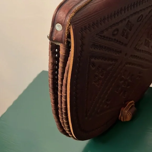 Vintage Bohemian Handmade & Hand Pressed 100%  Leather Saddle Crossbody Bag - Picture 11 of 12